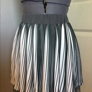 JOA. Los Angeles  Pleated Skirt Sz Medium